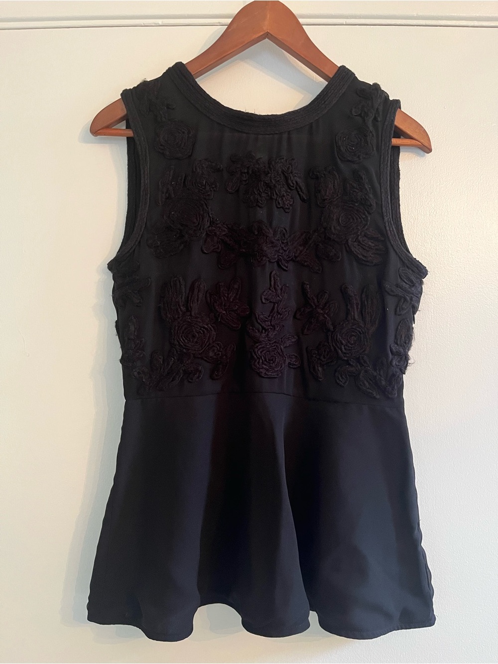 Zara Black Floral Appliqué Sleeveless Peplum Top - Picture 2 of 5